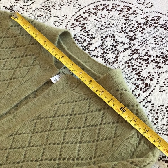 Beautiful long sleeve green cardigan. - Picture 10 of 10